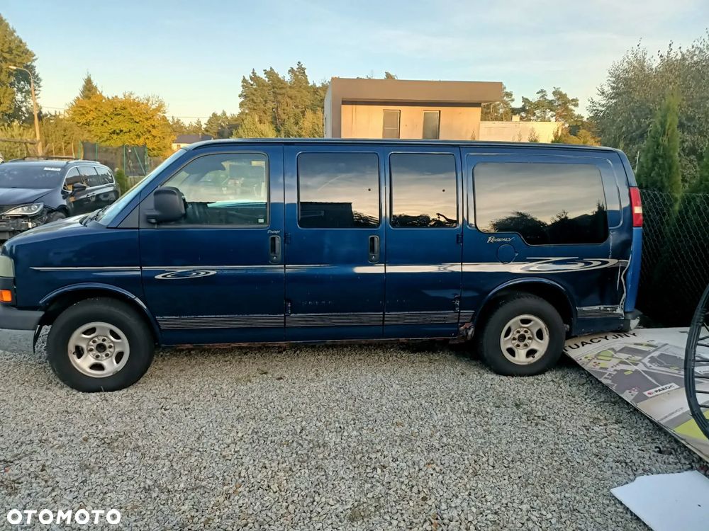 GMC Savana - 4