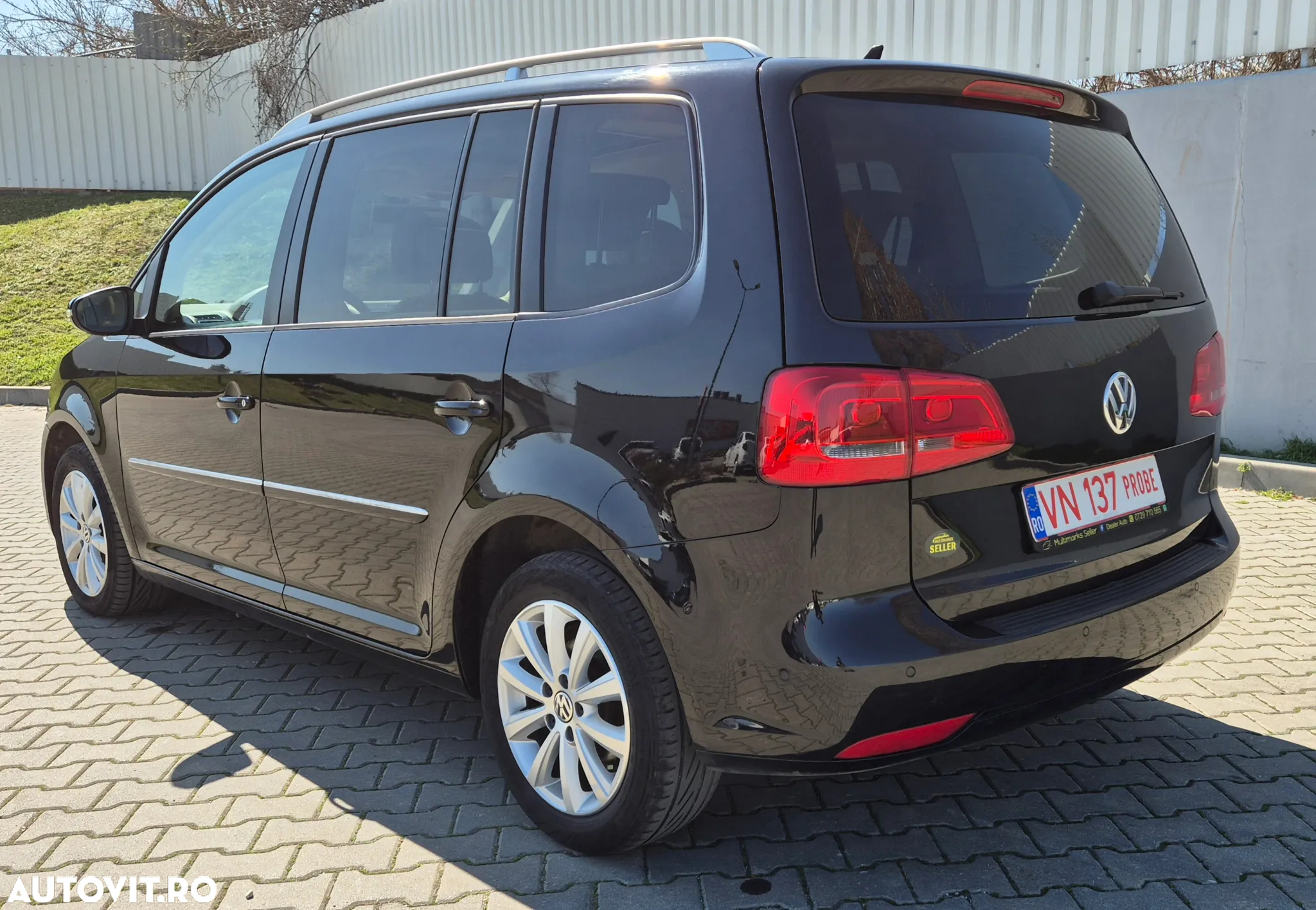Volkswagen Touran 1.6 TDI BlueMotion Technology Highline - 3