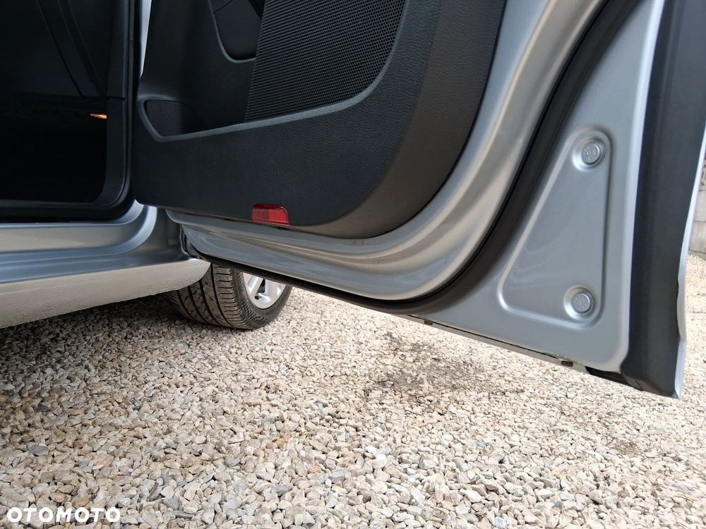 Volkswagen Golf 2.0 TDI DPF MATCH - 24