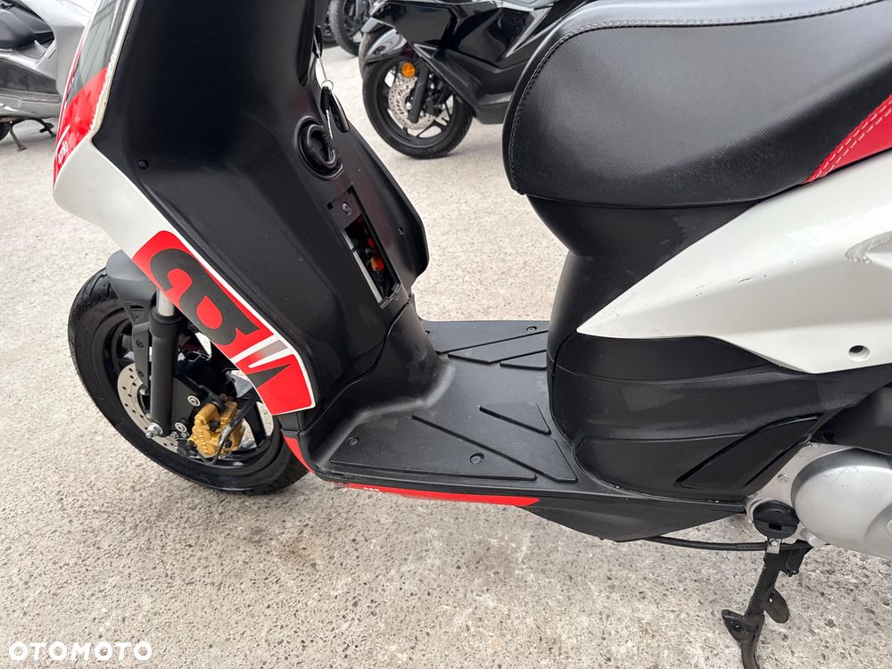 Aprilia SR - 12
