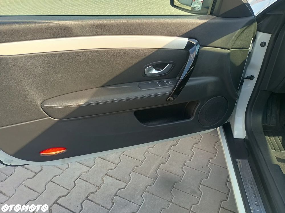 Renault Laguna 2.0 dCi Monaco GP2 - 17
