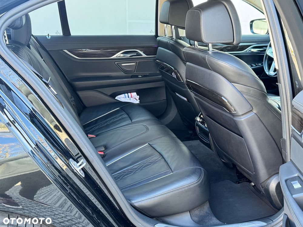 BMW Seria 7 730d xDrive - 38