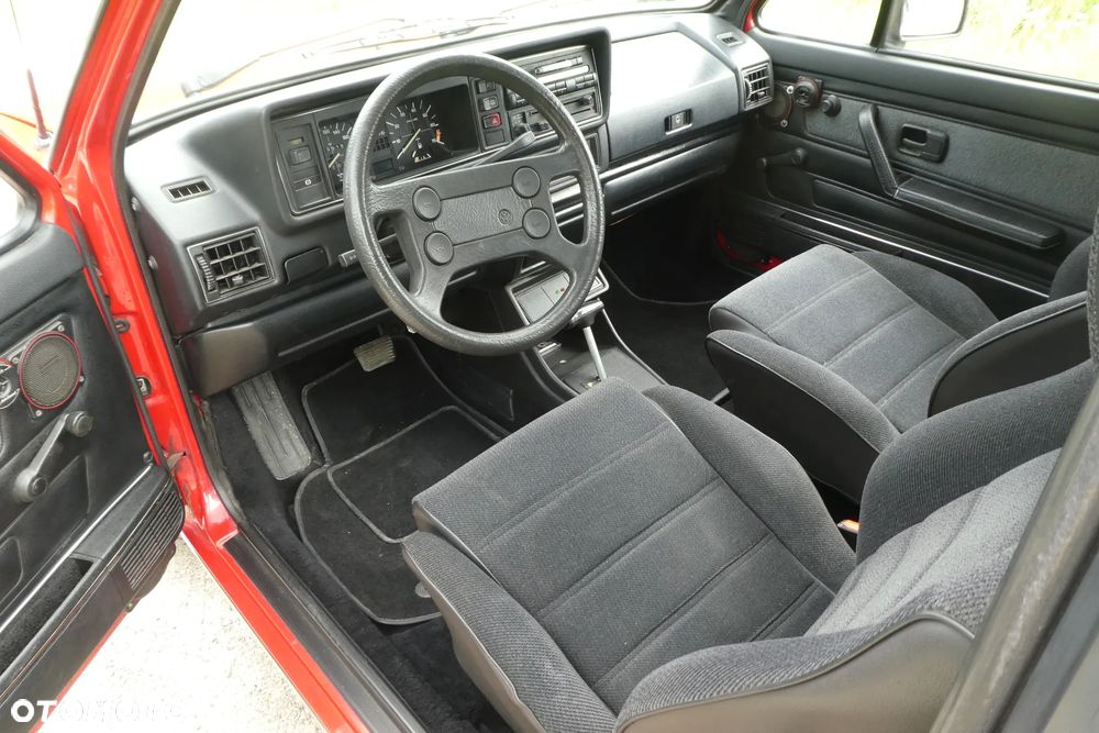 Volkswagen Golf 1.6 Base / C - 38
