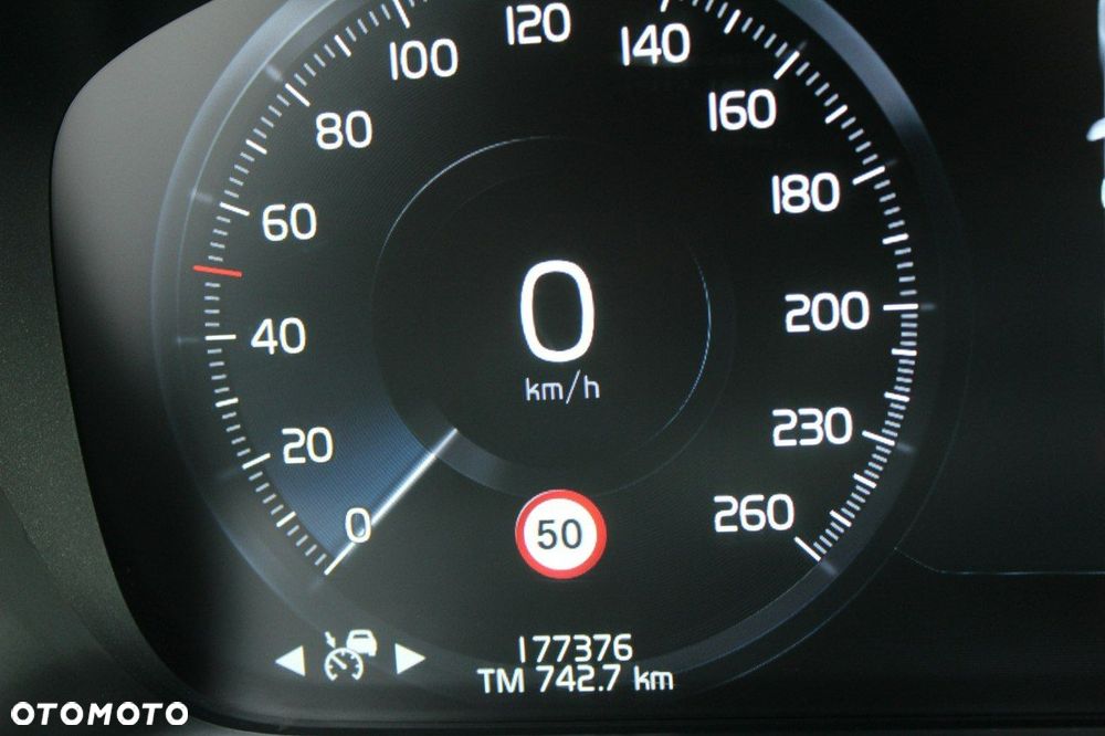 Volvo XC 90 B5 D AWD R-Design - 22