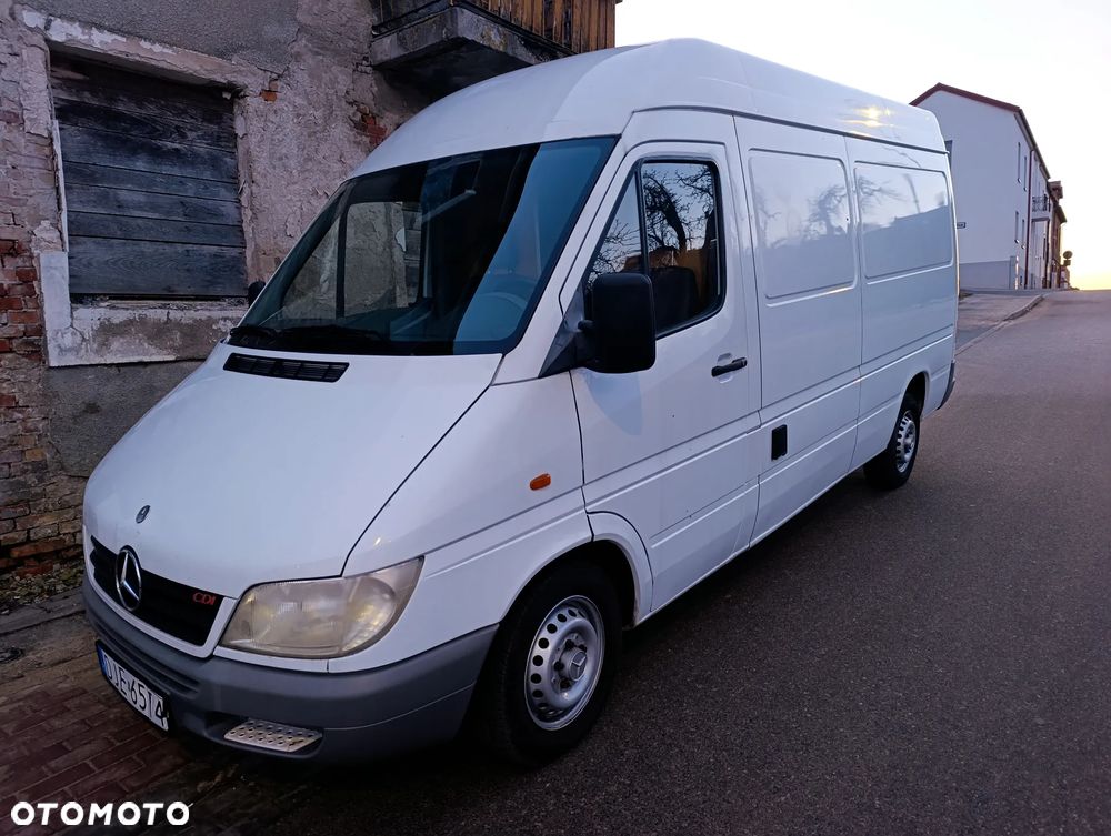 Mercedes-Benz 211 - 3