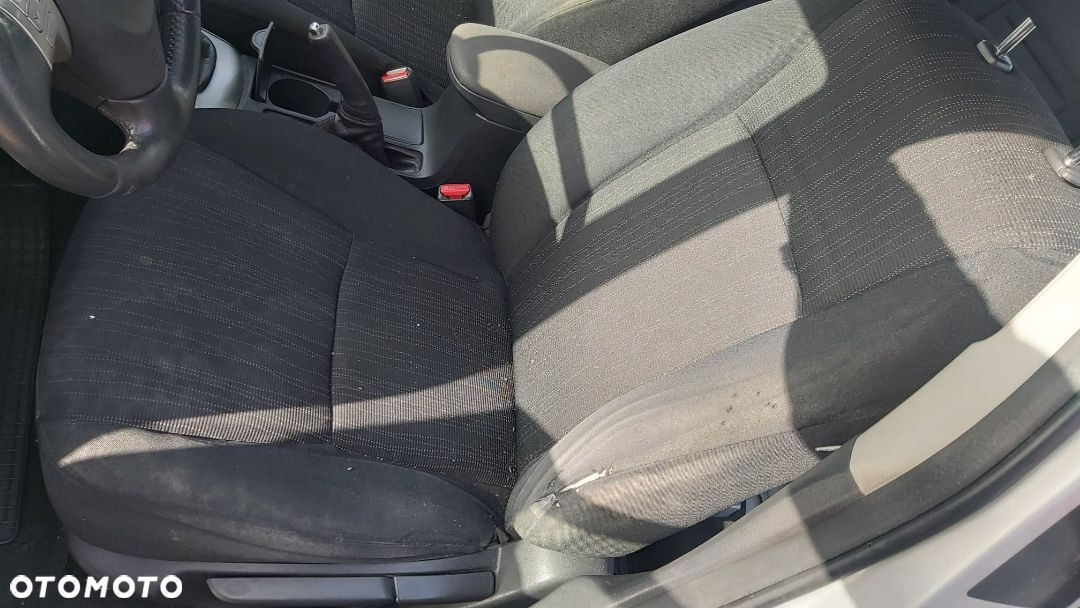 TOYOTA COROLLA e15 2,0 D4D rozrusznik - 5