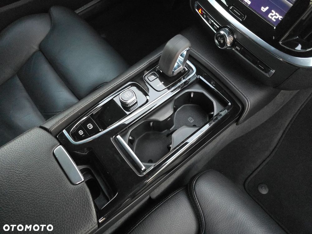 Volvo V60 T6 AWD Plug-In Hybrid Essential - 14