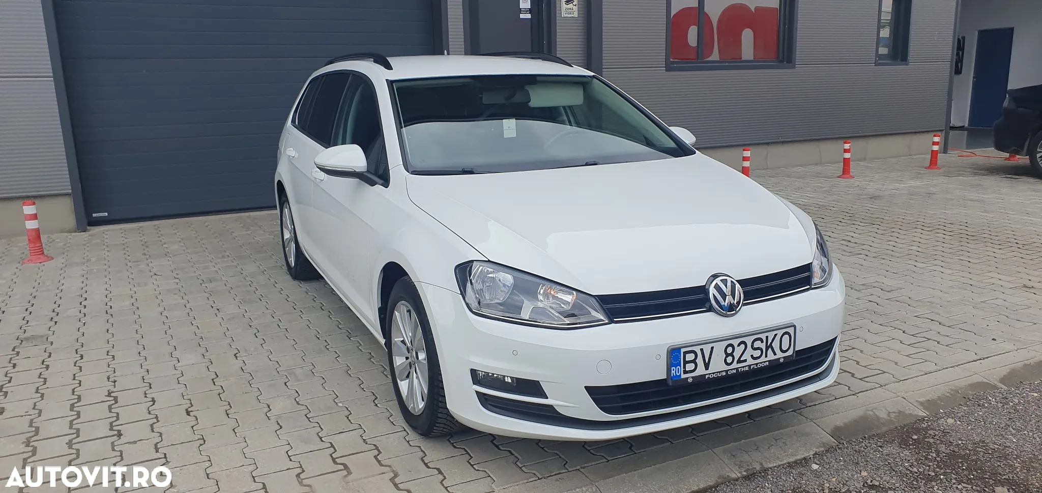 Volkswagen Golf 1.6 TDI DPF DSG BlueMotion Technology Trendline - 4