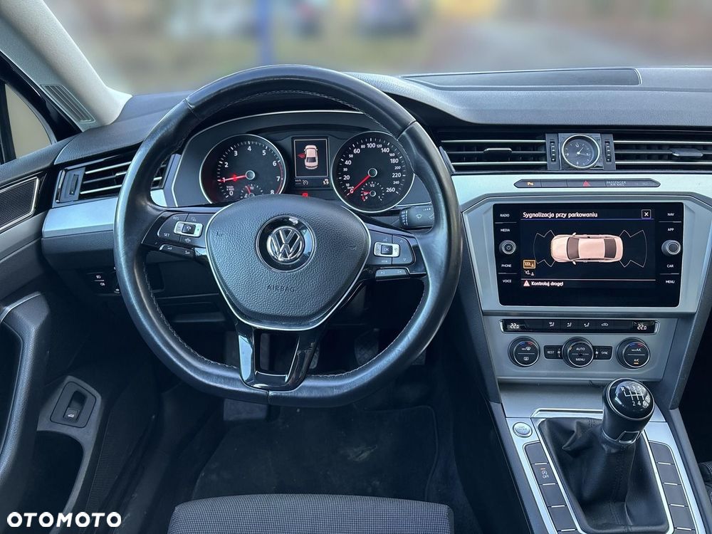 Volkswagen Passat - 12