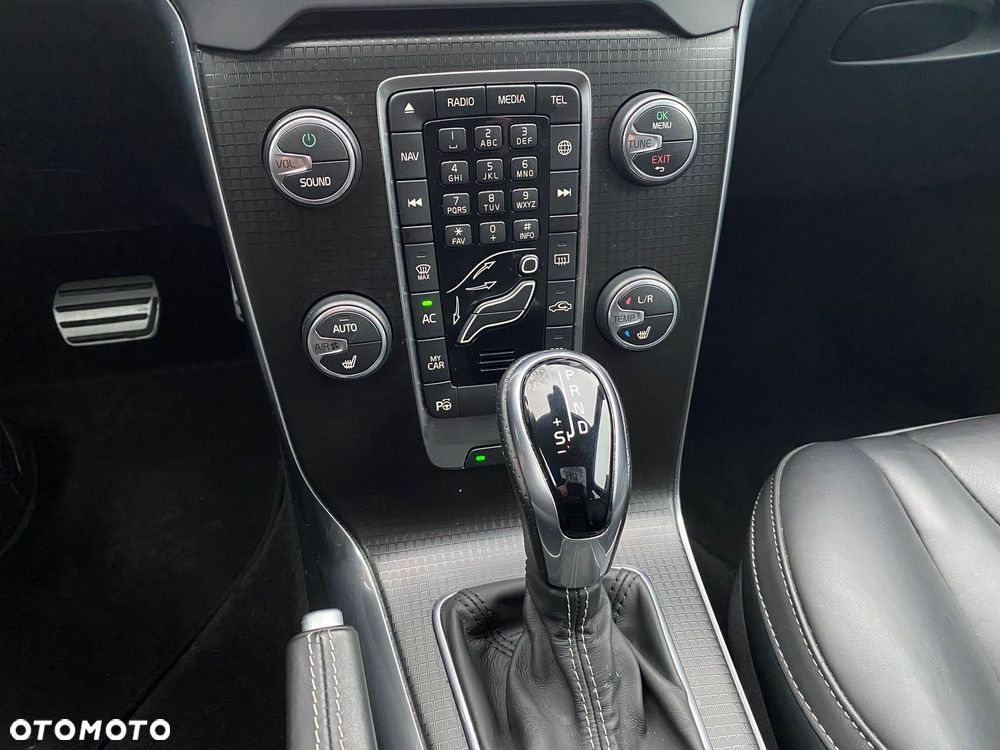 Volvo V40 D3 Geartronic RDesign - 27
