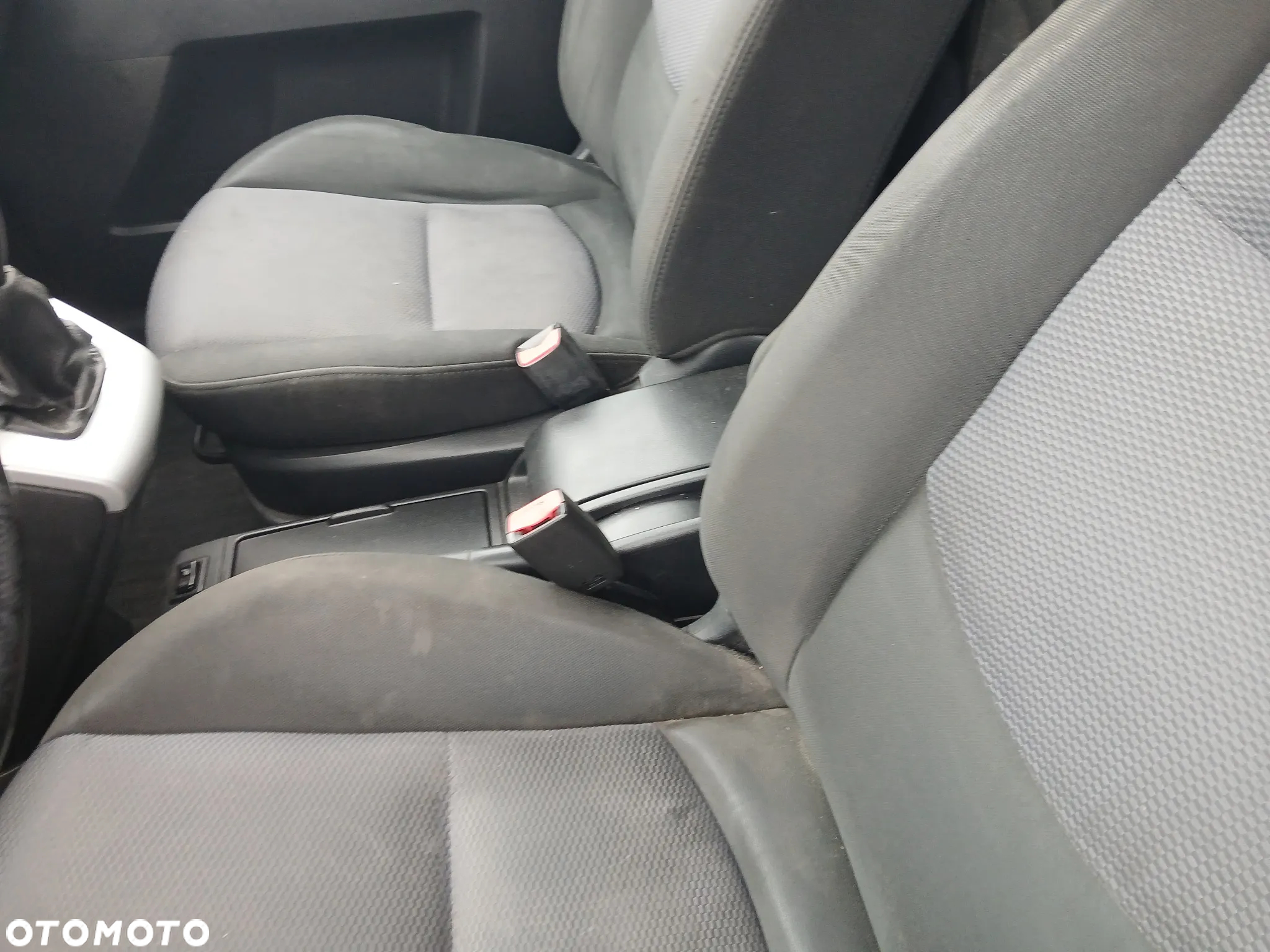 mazda 5 fotel fotele kanapa deska kokpit podsufitka boczek boczki klamka podłokietnik licznik - 5