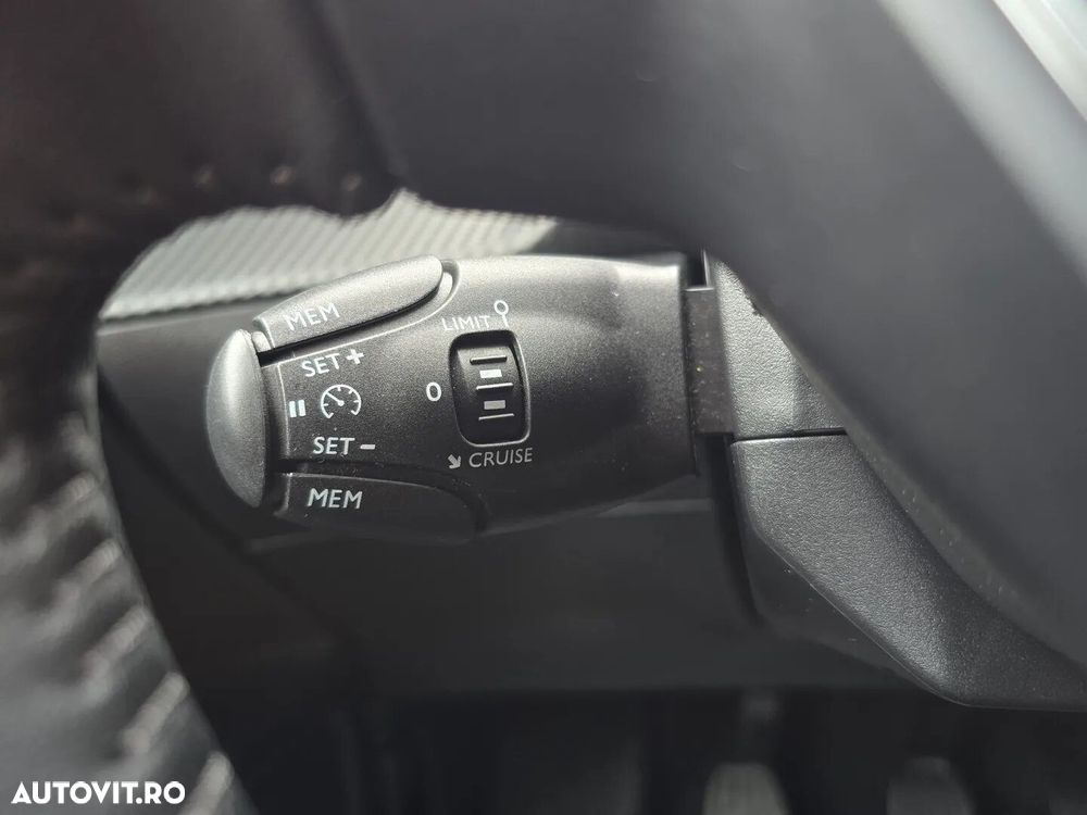 Peugeot 2008 1.2 L PureTech STT Active - 14