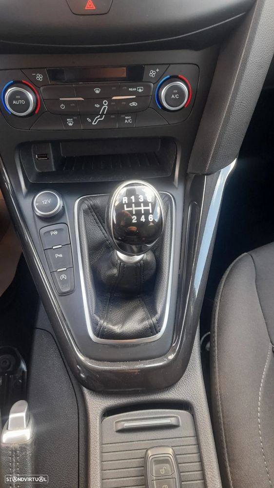 Ford Focus SW 1.0 SCTi Titanium - 27