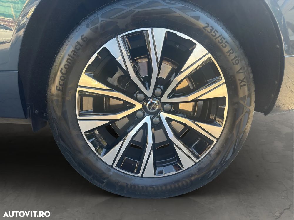 Volvo XC 60 B4 MHEV AT FWD Core - 19