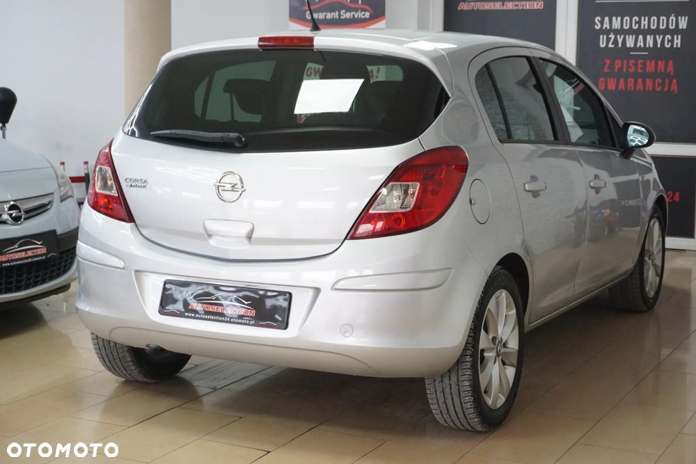 Opel Corsa 1.2 16V Cosmo - 4