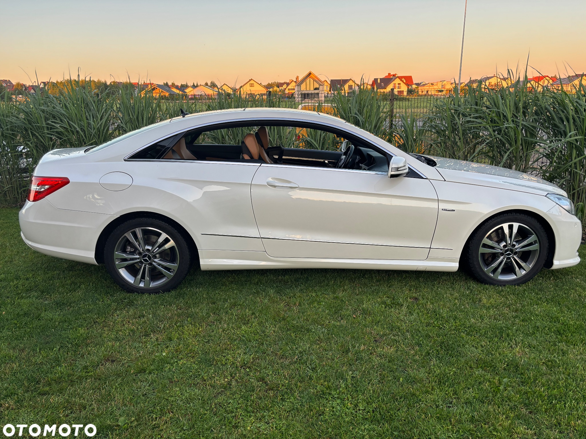Mercedes-Benz Klasa E 250 CGI Coupe BlueEFFICIENCY Automatik Avantgarde - 9