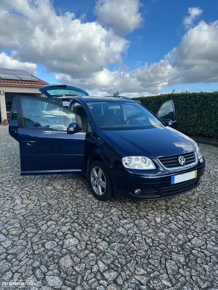 VW Touran 2.0 TDI Highline 7L - 26
