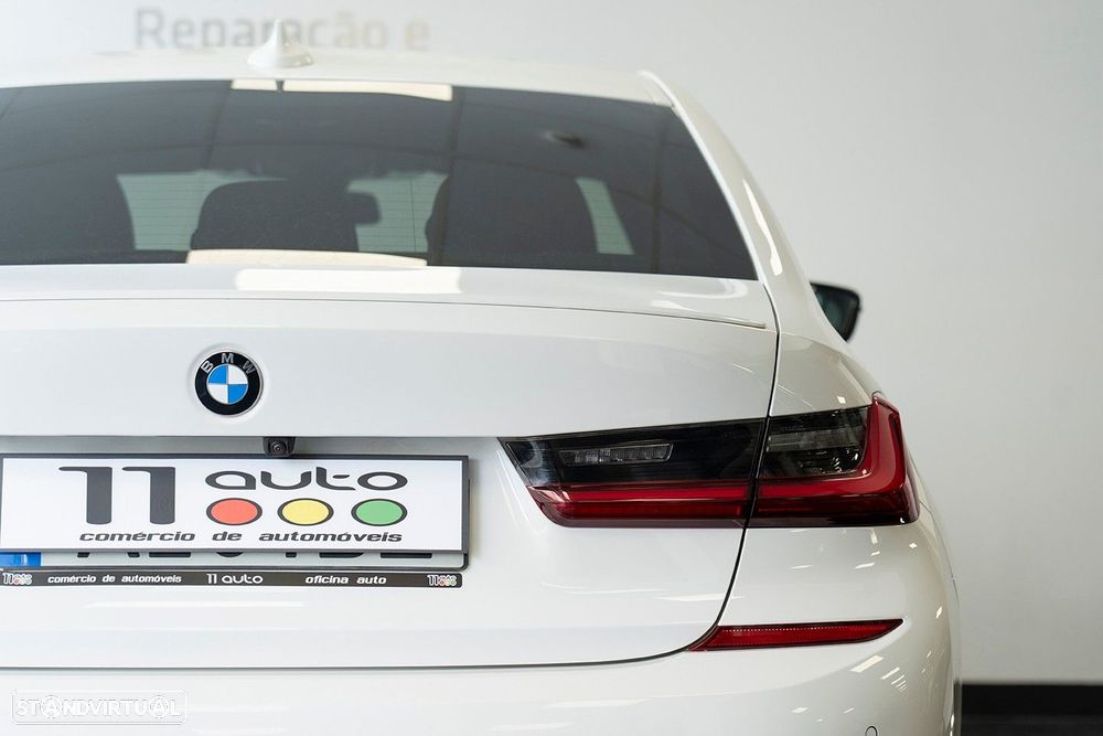 BMW 320 d Pack Desportivo M Auto - 15