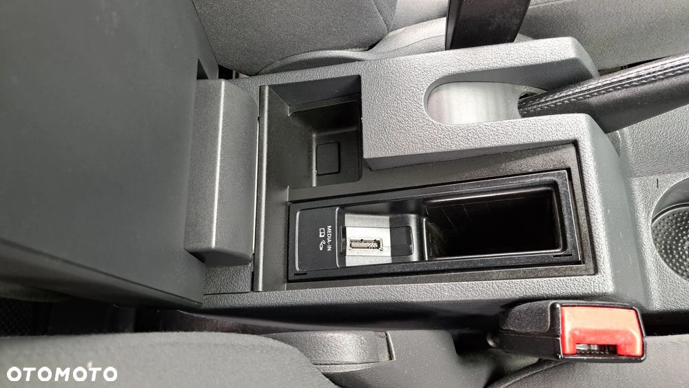 Volkswagen Touran 2.0 TDI DPF DSG Highline - 30