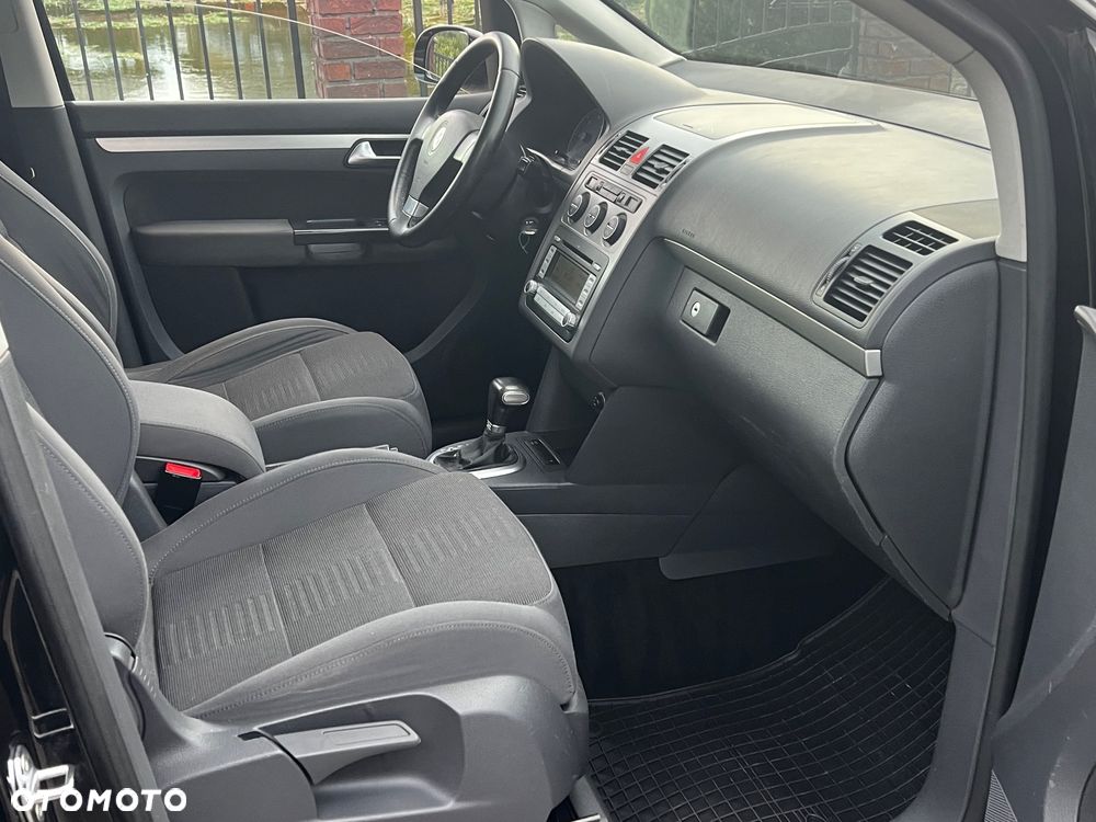 Volkswagen Touran 2.0 TDI DPF Highline DSG - 10