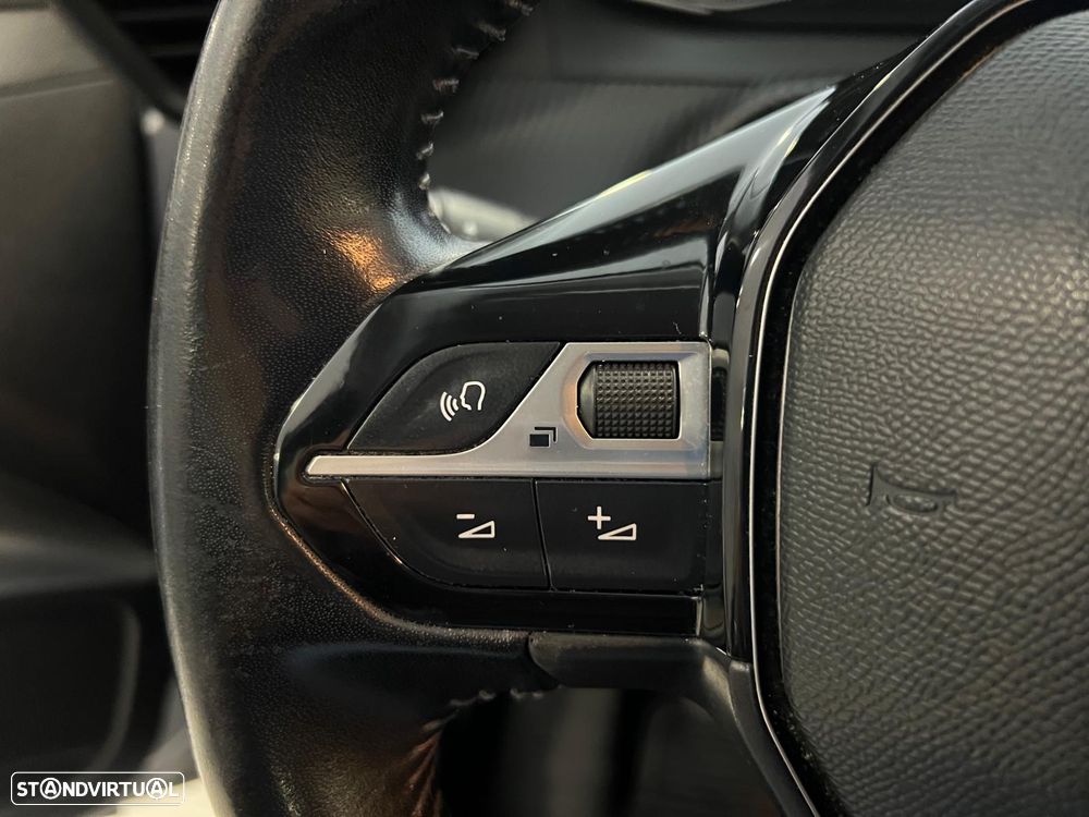 Peugeot 208 1.2 PureTech Active Pack - 29