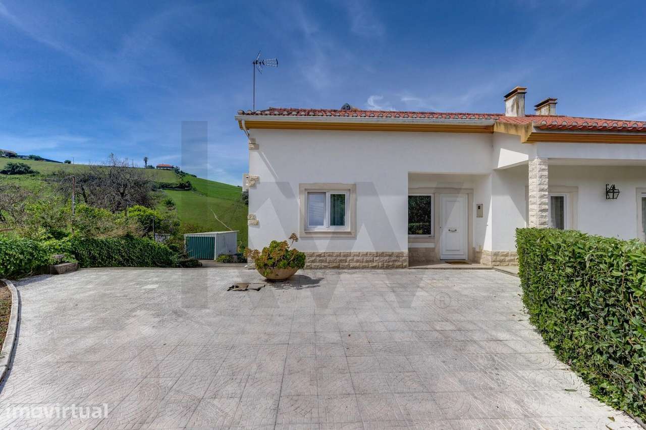 Moradia T4 na Zona Oeste com Piscina de Água Salgada e Jardim - Grande imagem: 3/49