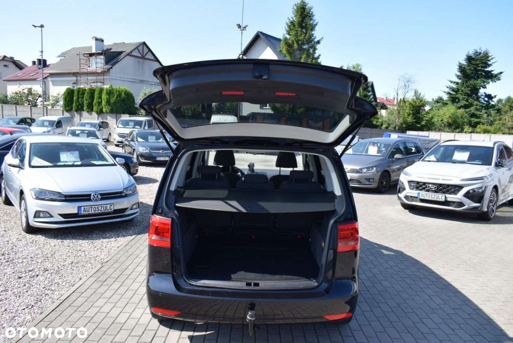 Volkswagen Touran - 11