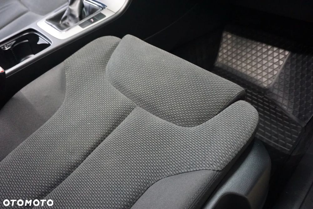 Volkswagen Passat 2.0 TDI Comfortline - 28
