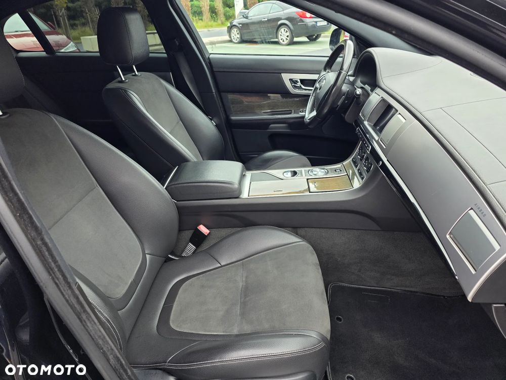Jaguar XF 2.2 - 17
