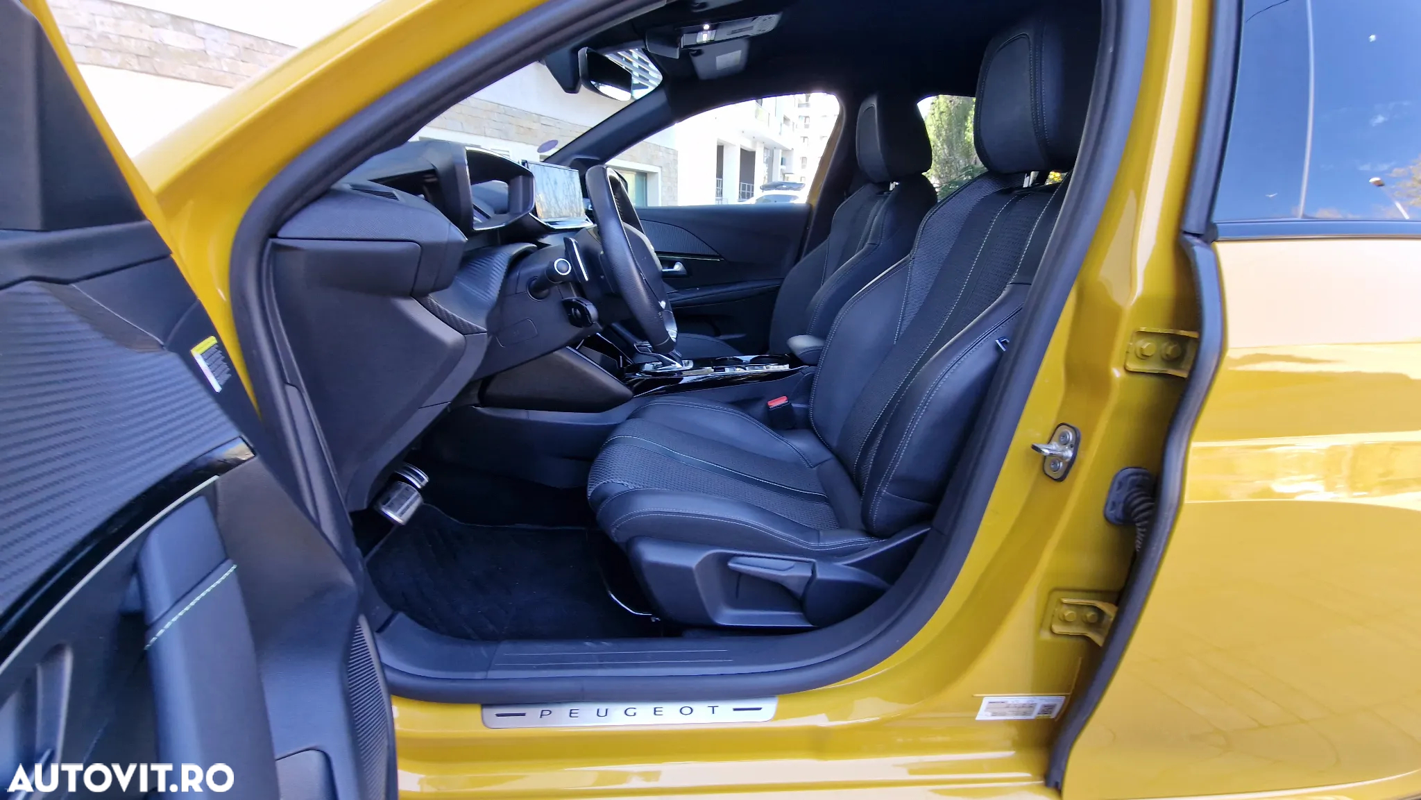 Peugeot 208 1.2 L PureTech STT EAT8 GT Line - 13
