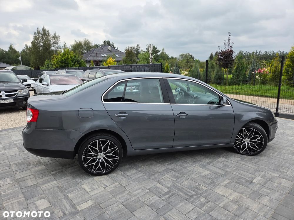 Volkswagen Jetta 2.0 FSI Comfortline - 7