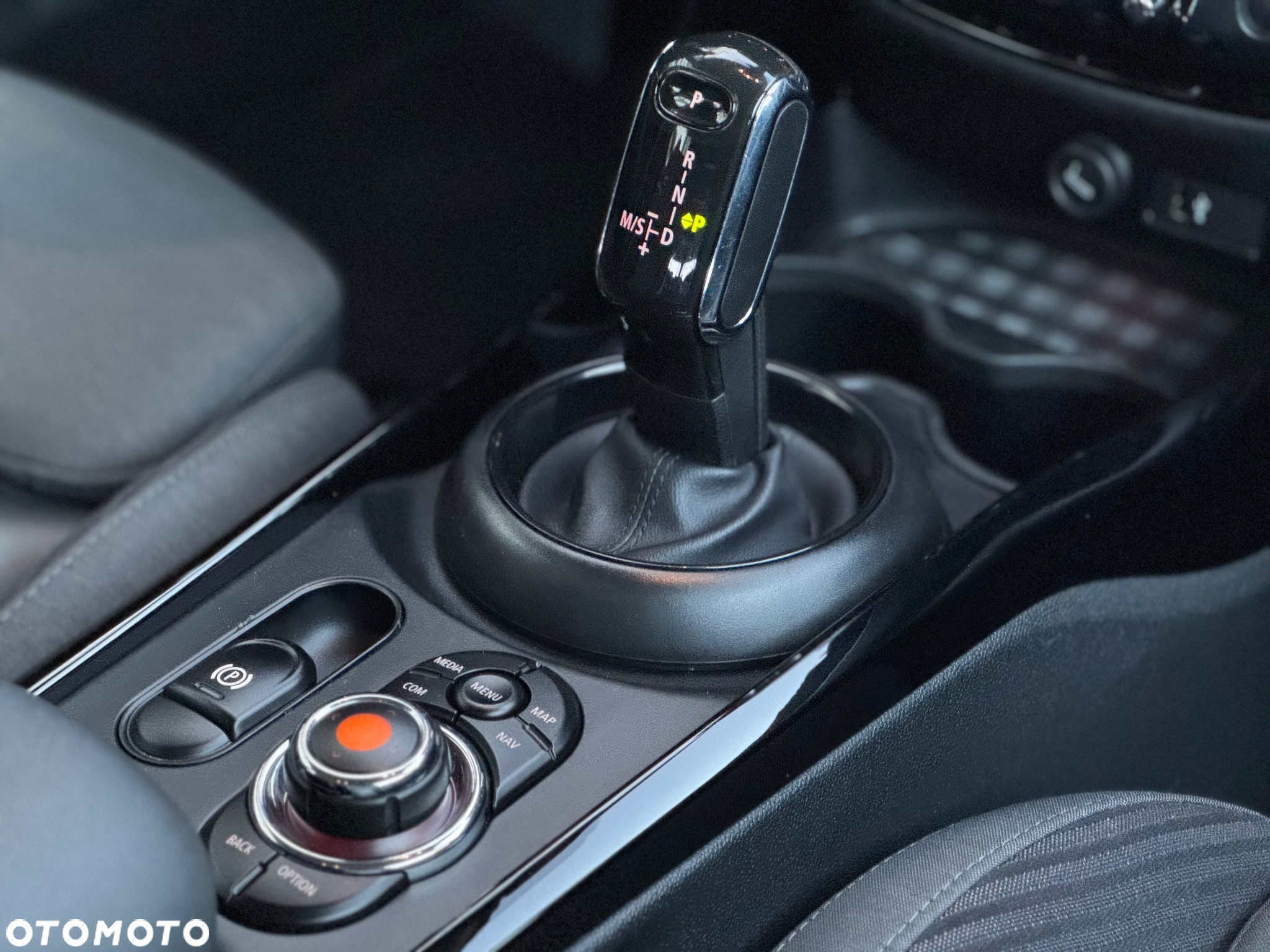 MINI Clubman Cooper Essential Trim - 24