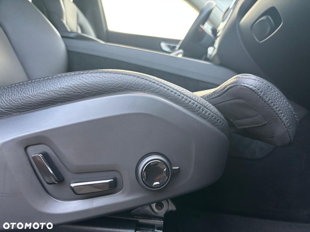 Volvo XC 60 T6 AWD Recharge Geartronic Inscription - 20