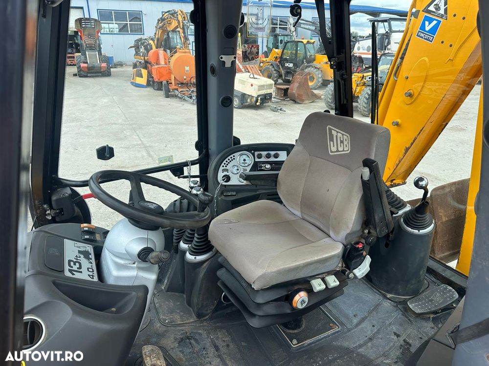 JCB 3CX 4T - 10