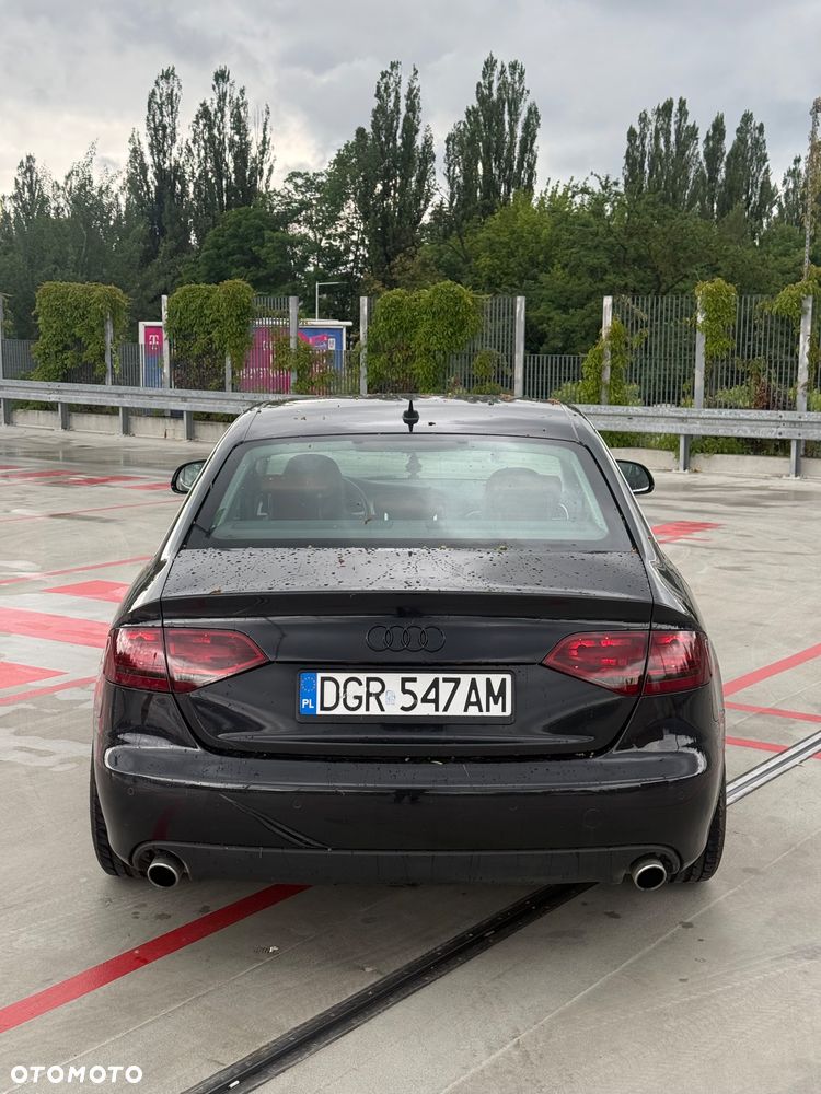 Audi A4 Limousine - 5