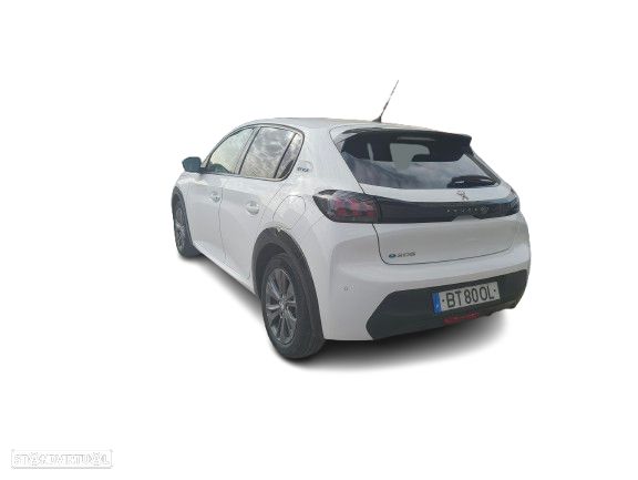 Peugeot e-208 Allure - 6