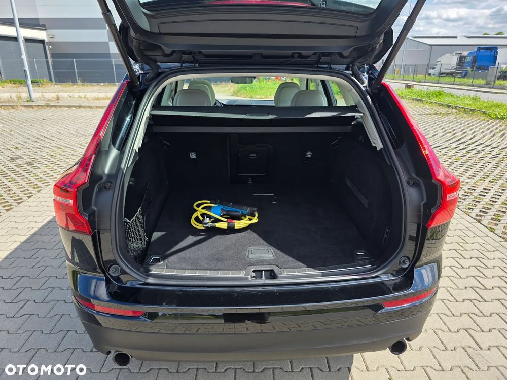 Volvo XC 60 T8 AWD Plug-In Hybrid Momentum - 11