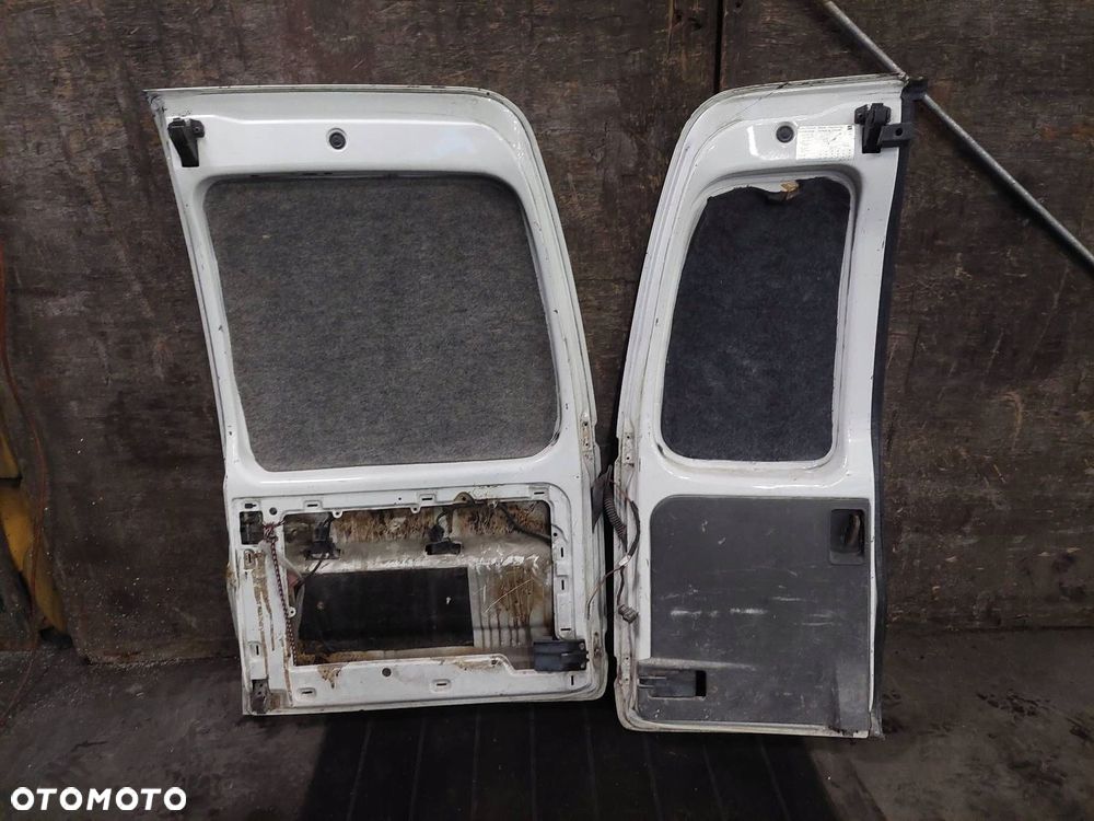KOMPLETNY TYŁ DRZWI SKRZYDEŁKA LAMPY ZDERZAK TYŁ SEAT INCA I LB9A - 9
