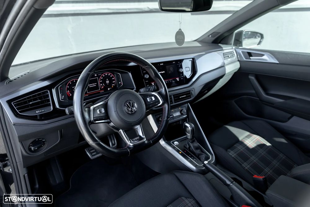 VW Polo 2.0 TSI DSG GTI - 19