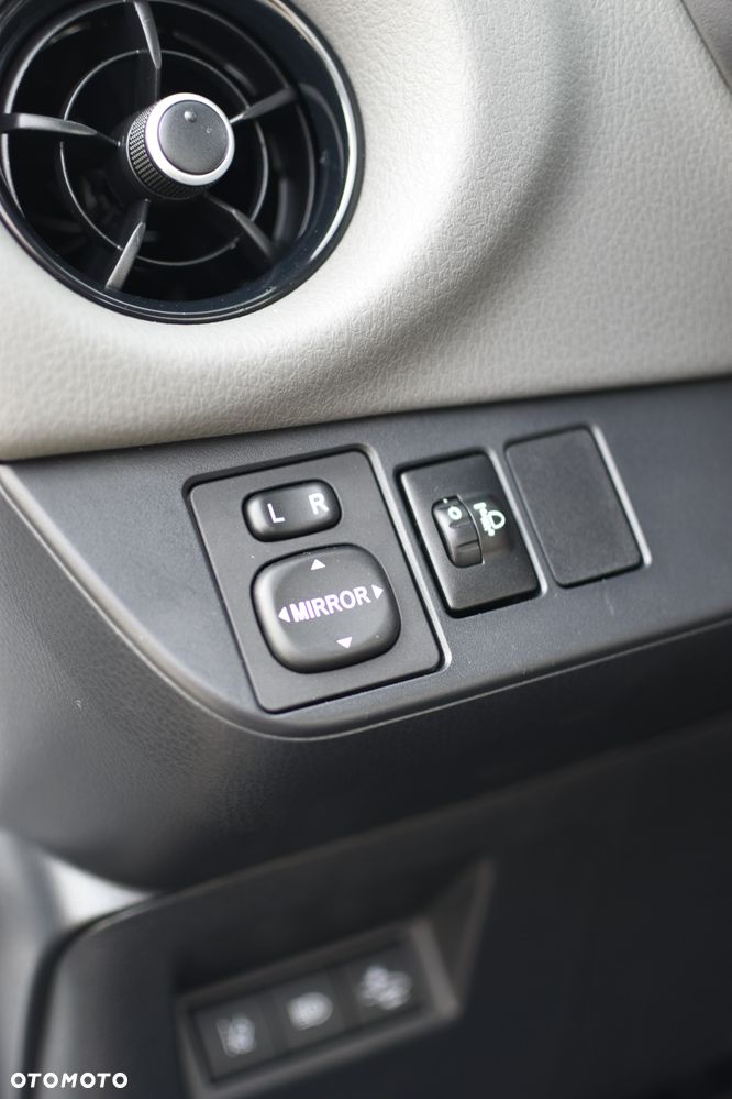 Toyota Yaris Hybrid 100 Premium EU6 - 30