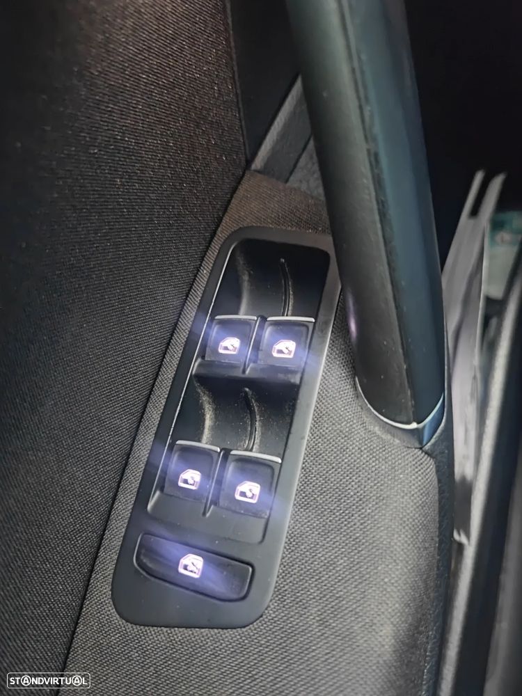 VW Golf Variant 1.6 TDi Highline DSG - 14