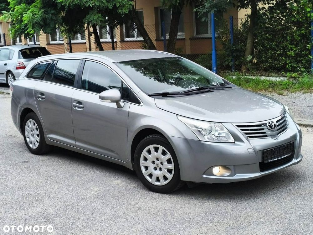 Toyota Avensis - 1
