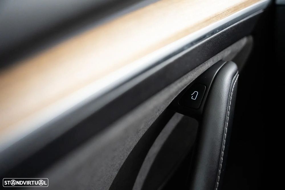 Tesla Model Y Long Range Dual Motor AWD - 21