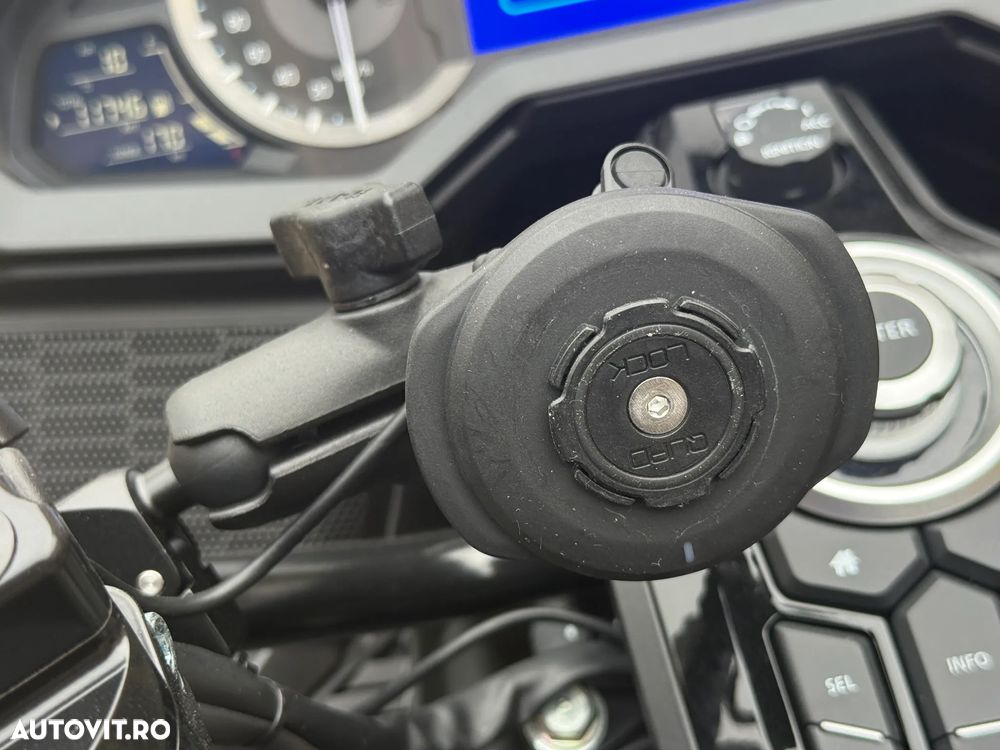 Honda GL 1800 Gold Wing - 16