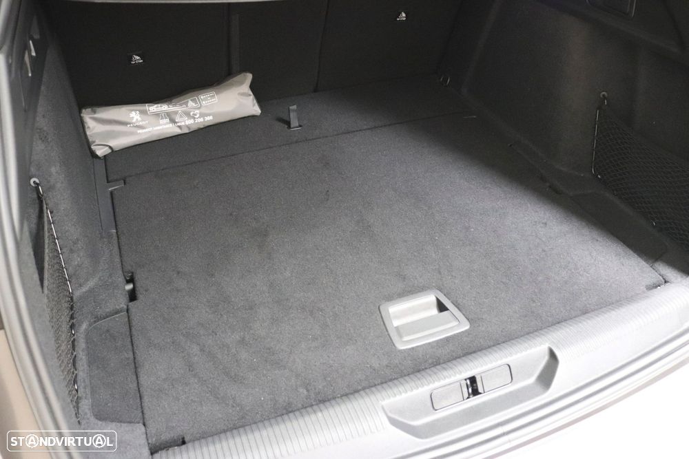 Peugeot 308 1.5 BlueHDi Allure Pack EAT8 — fotografia 35