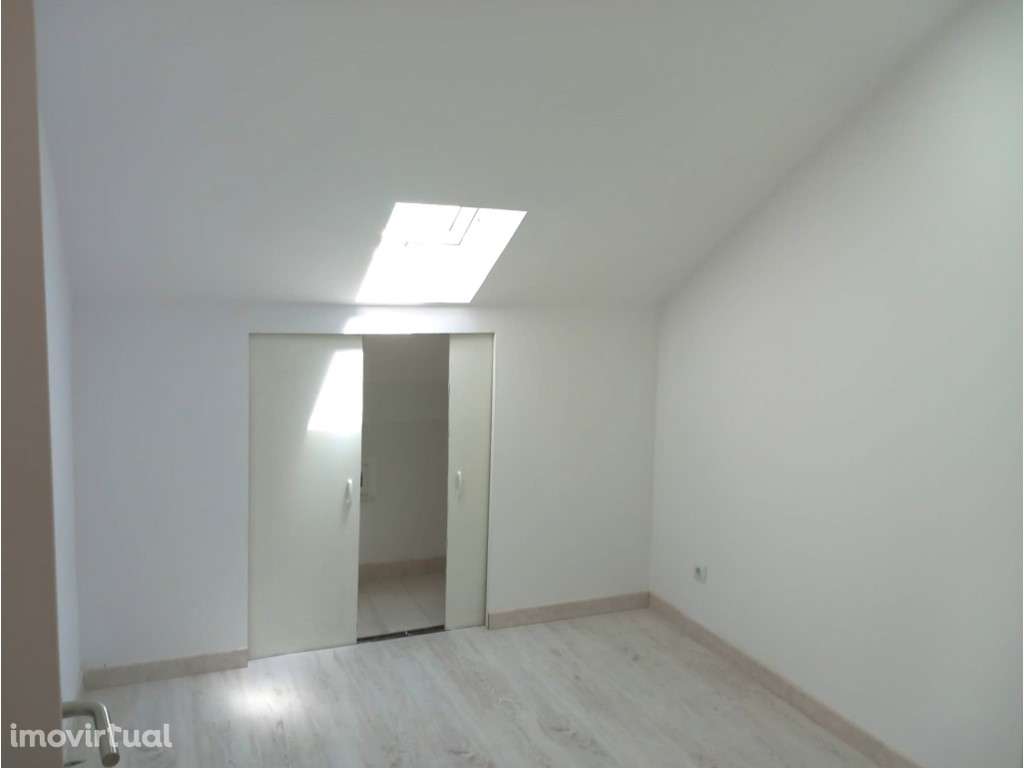 PRÉDIO TOTALMENTE REMODELADO COM RENDIMENTO ACIMA DOS 7% - Grande imagem: 4/17