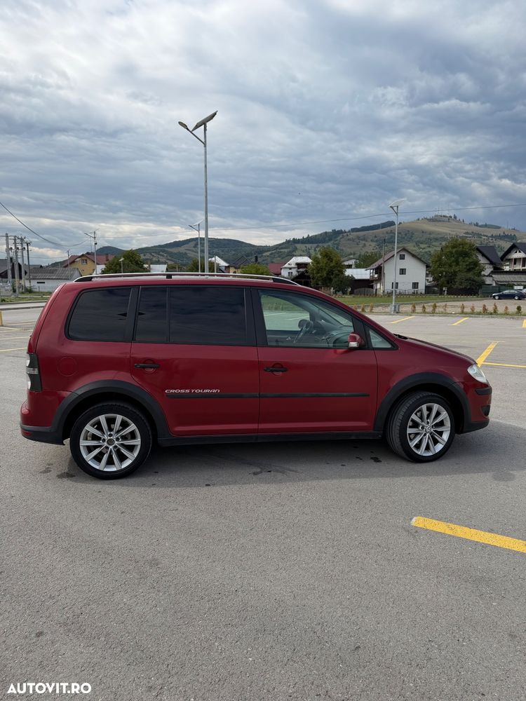 Volkswagen Touran - 5