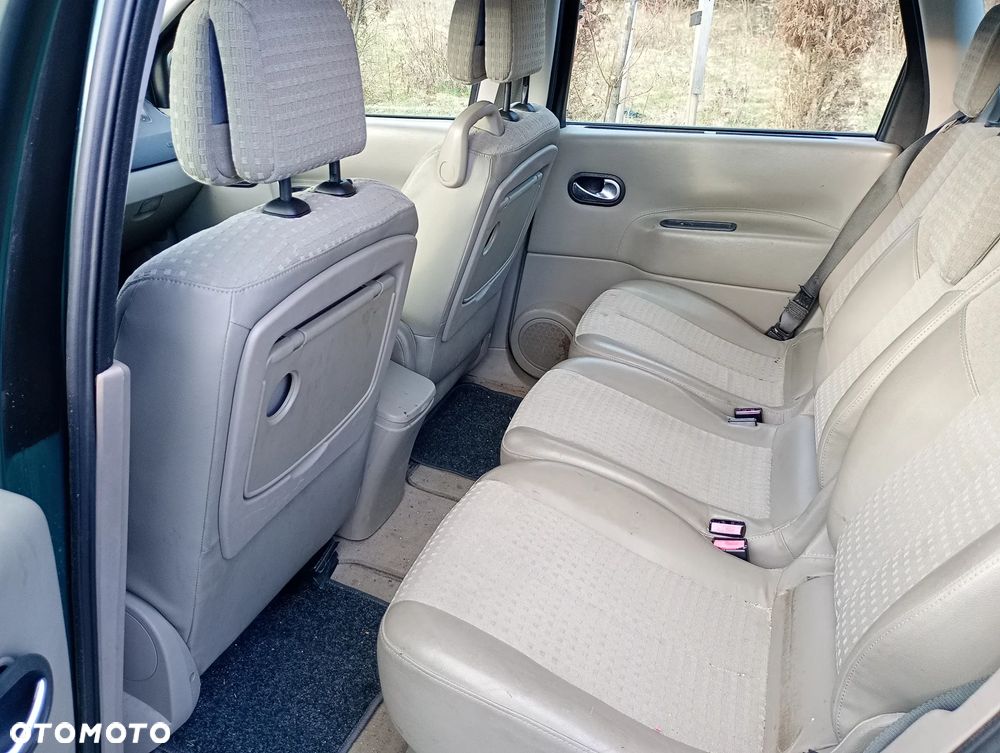 Renault Scenic 1.6 Confort Privilege - 11