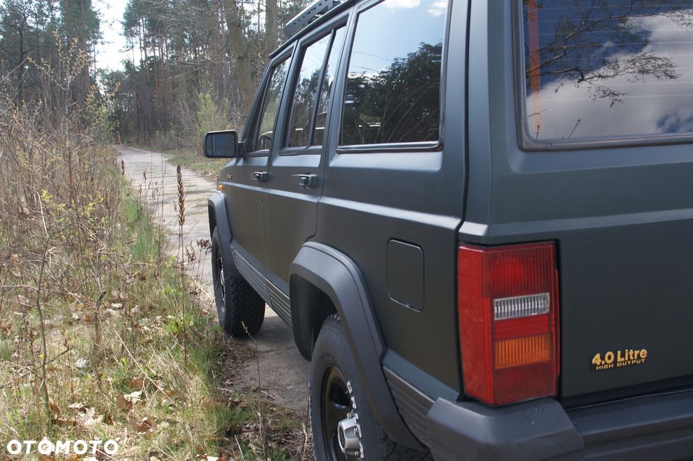 Jeep Cherokee - 4