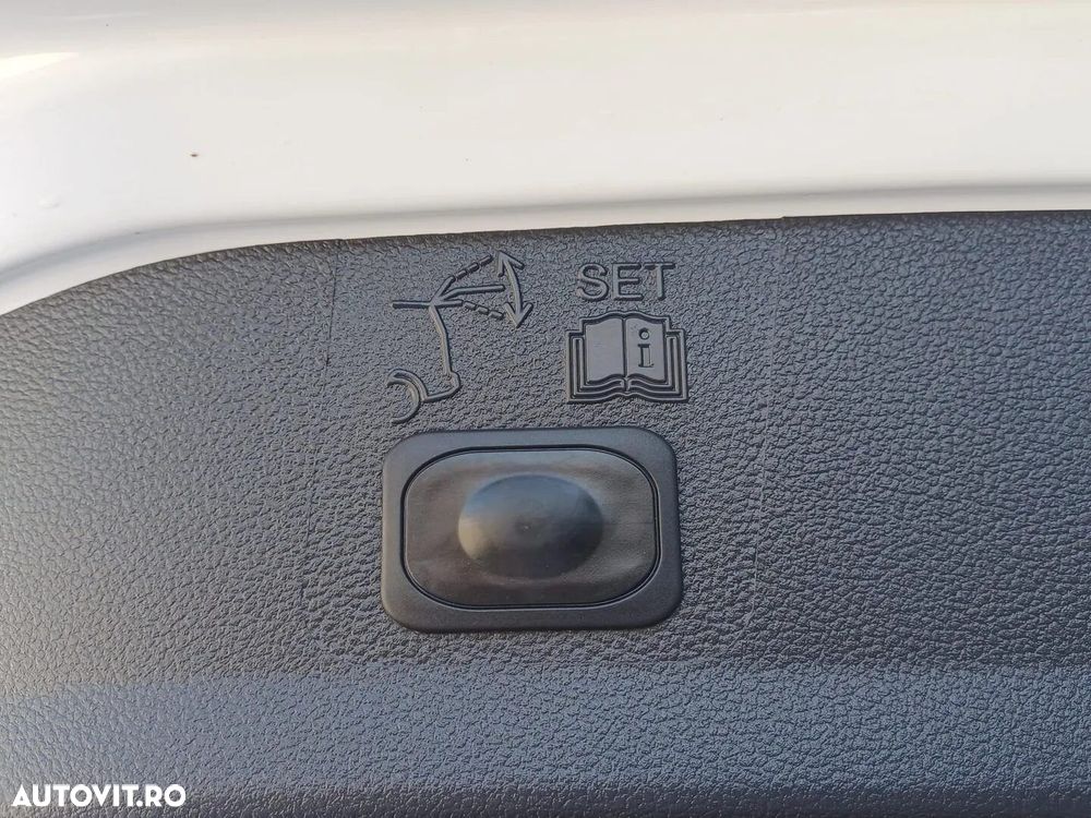 Ford Kuga - 9